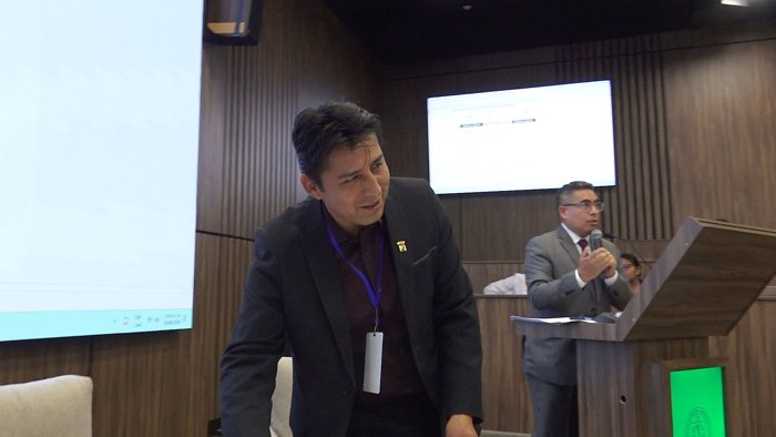 Candidatura firmando el panel del Pacto por el Reciclaje